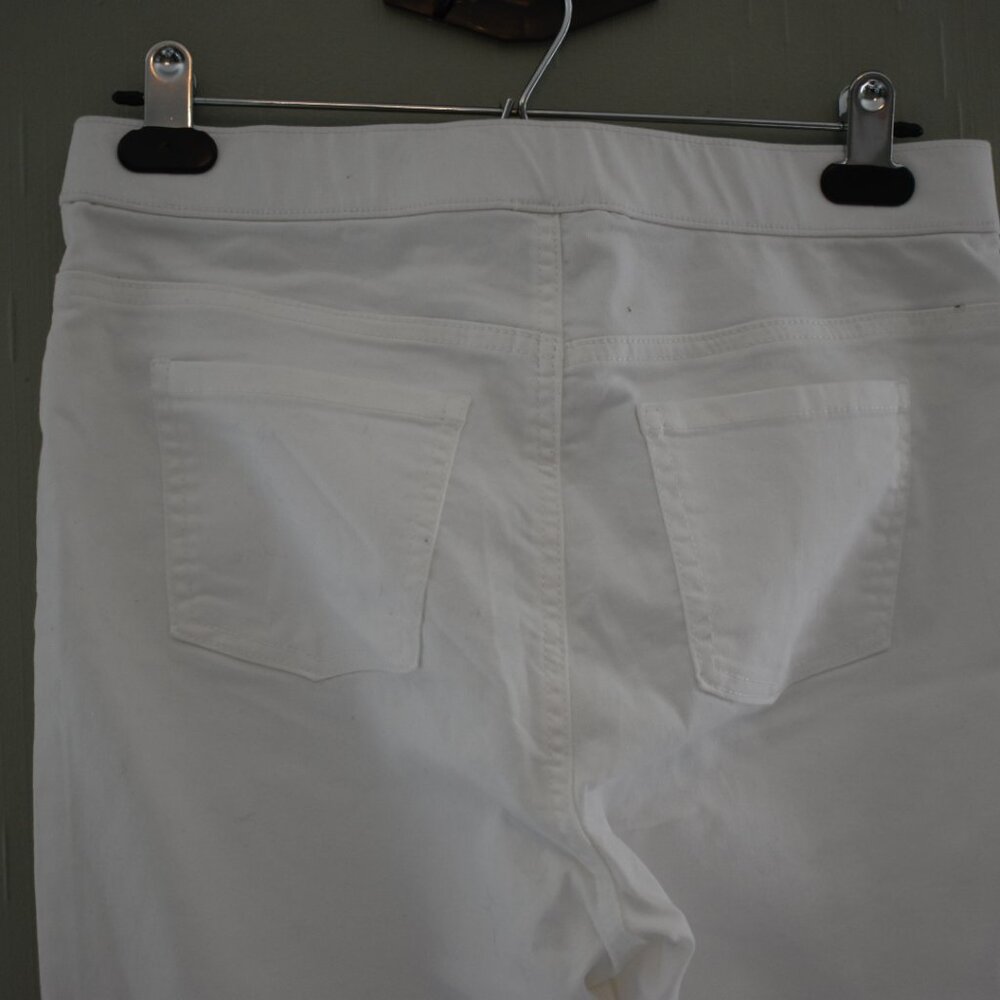 HUE Studio White pants. Brand new with tags - Picture 3 of 4